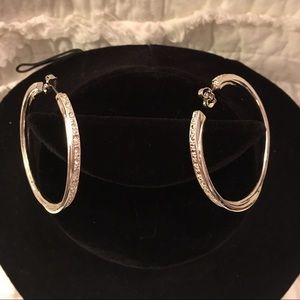 $8 SALE❤️NIB Avon Rhinestone Twist Hoop Earrings